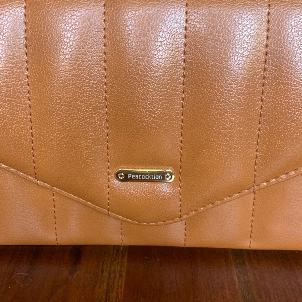 Small crossbody. Hardly used. Comes with strap.